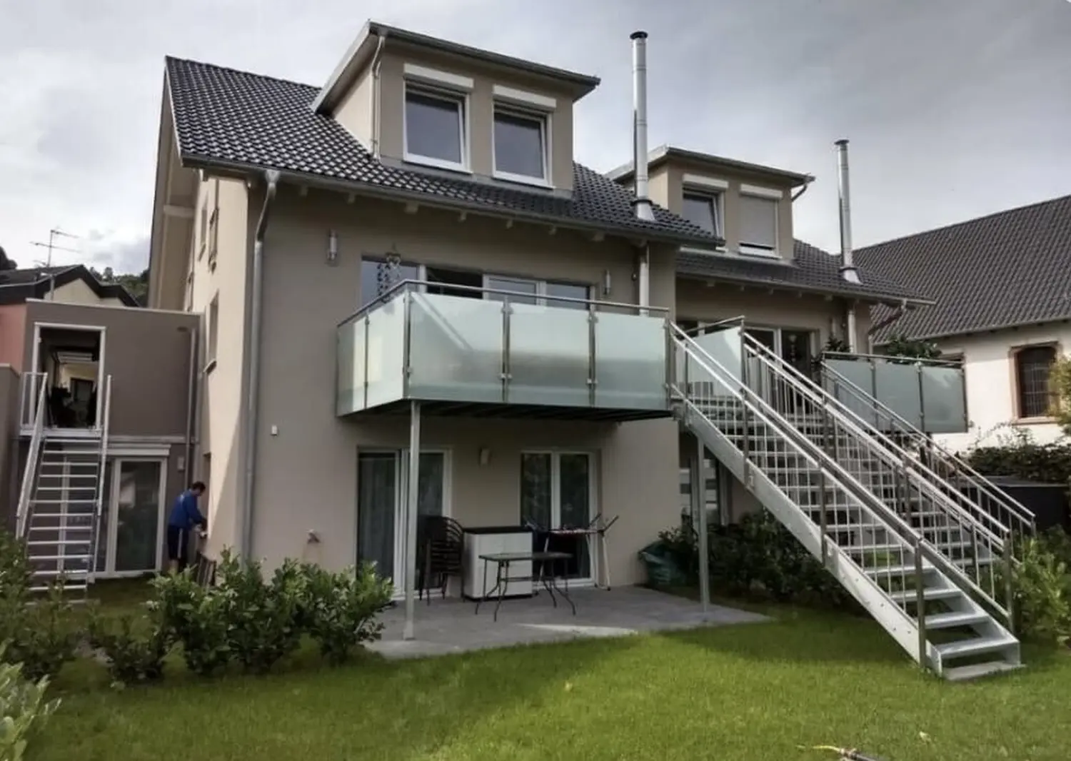 Karipov UG, Haustreppe und Terrasse