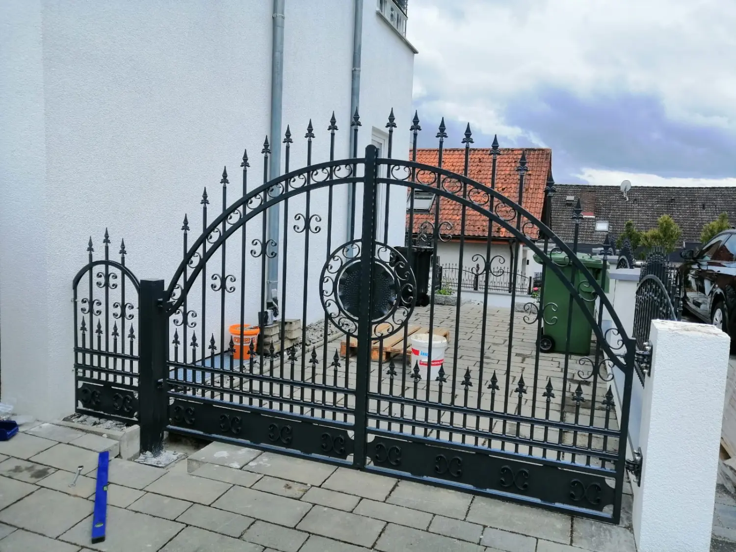 Karipov UG, Bauprojekt, Tor