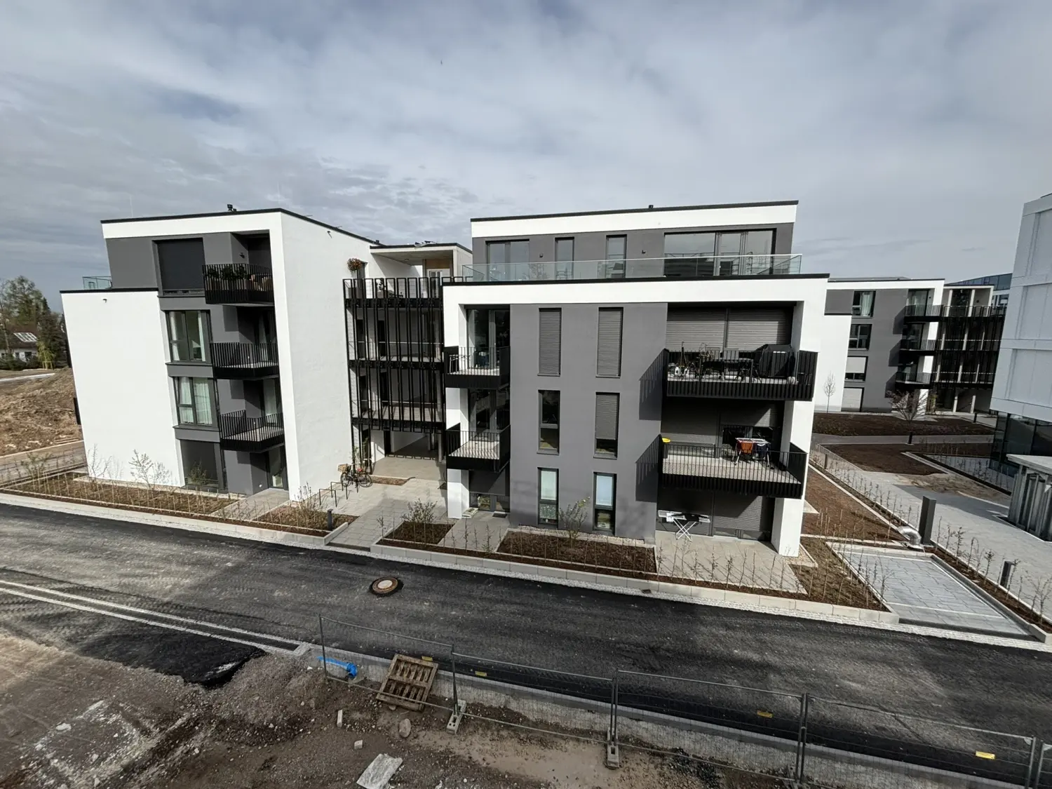 Karipov UG, Bauvorhaben, Gebäude